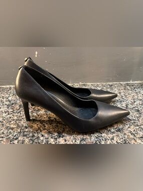Michael Kors Alina Flex Leather Pumps Size 10